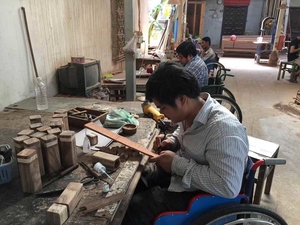 Holz Pfeffermuehle Kambodscha Handarbeit