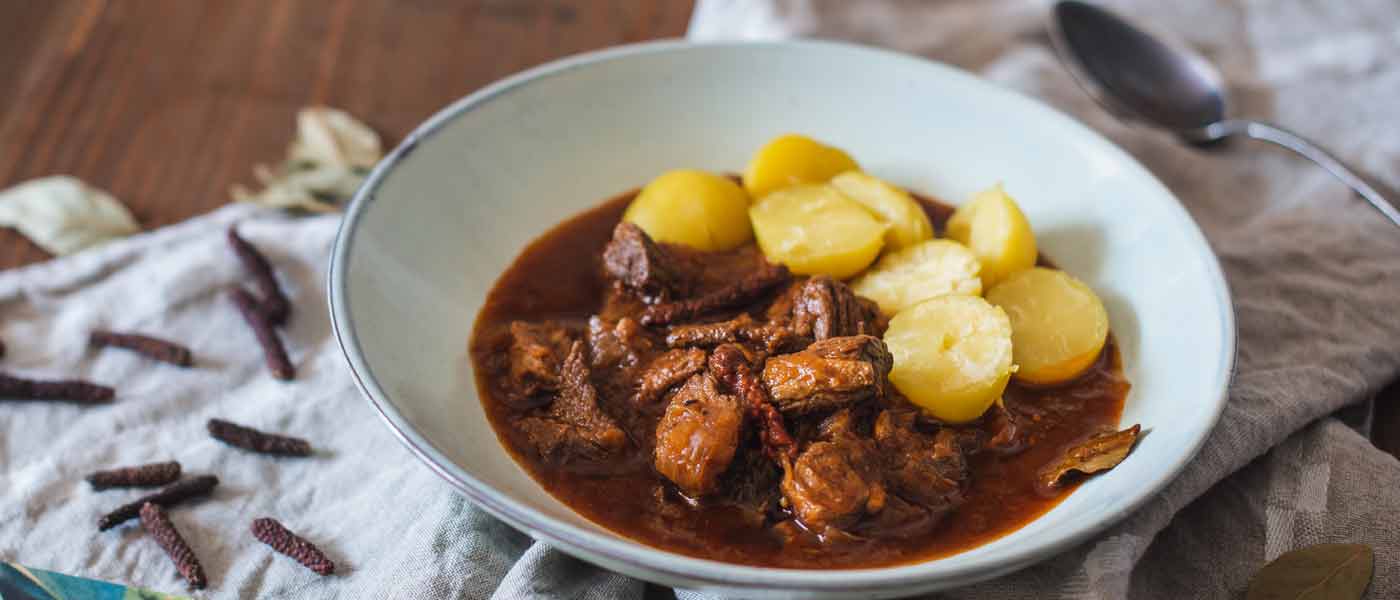 Rezept Pfeffergulasch mit langen roten Pfeffer