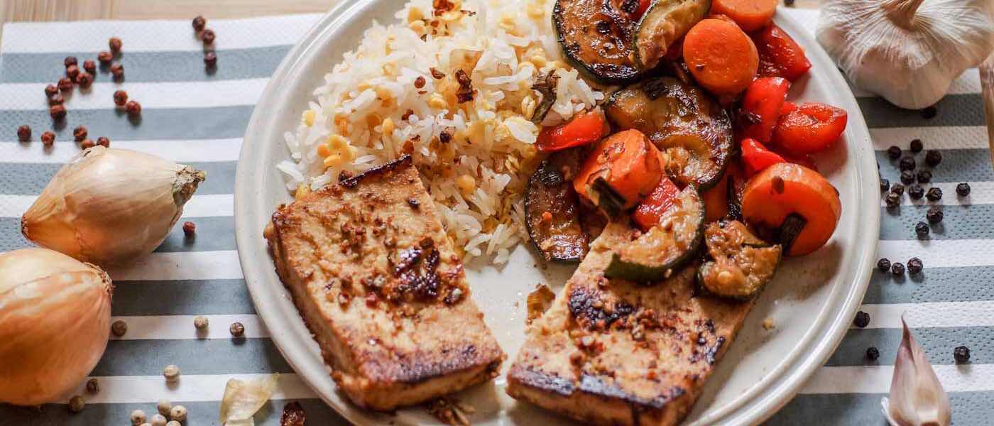 Reis-Linsen-Gemüse mit Tofu