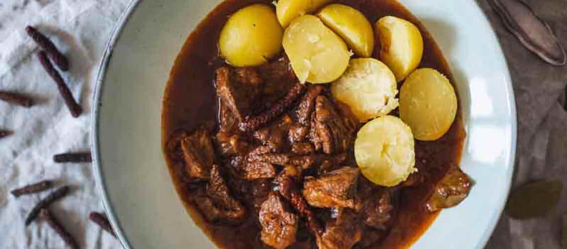 Pfeffer Gulasch mit langem Pfeffer