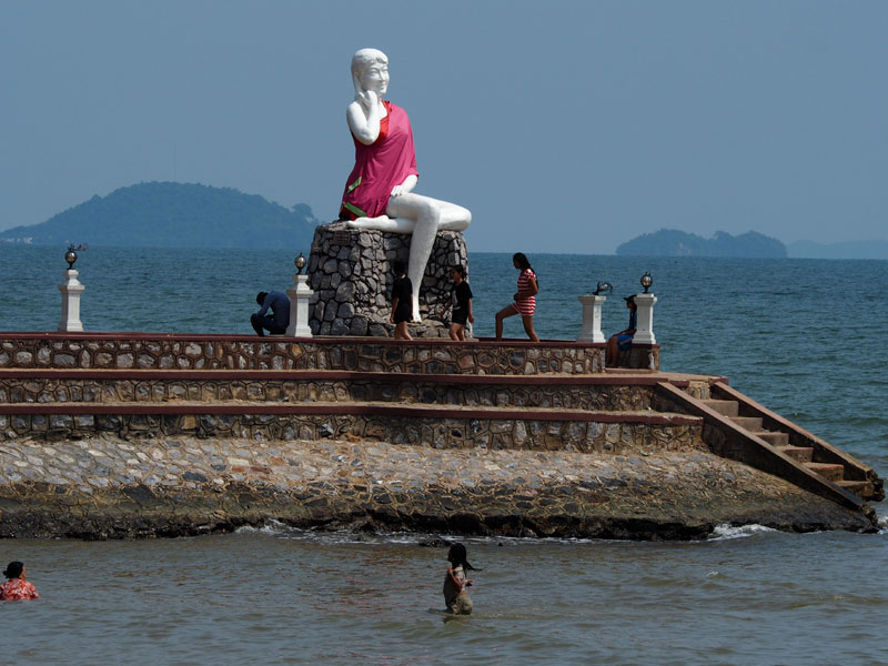 White Lady Statue in Kep Kambodscha