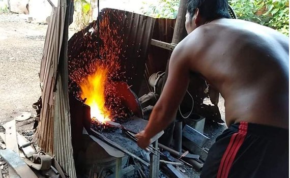 Messerschmiede Handarbeit in Kambodscha