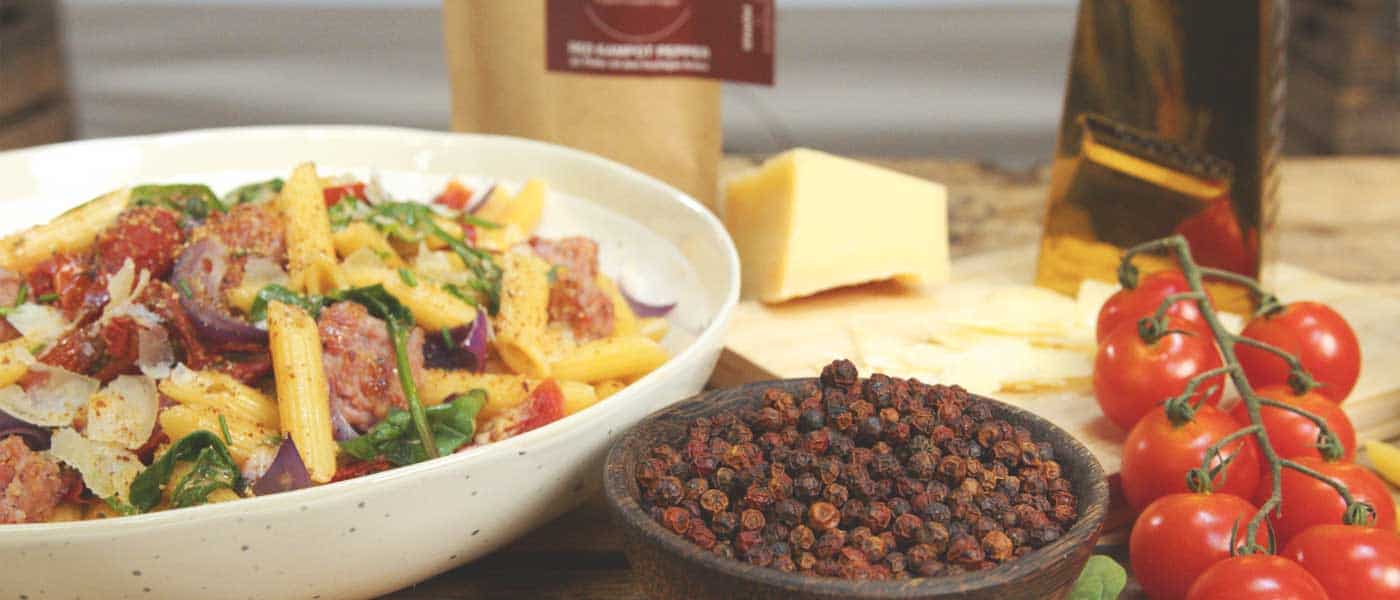 Mediterrane Nudelpfanne mit Salsiccia