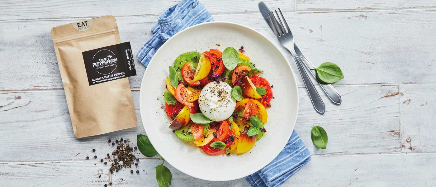 Tomatensalat mit Burrata und Kampot Pfeffer