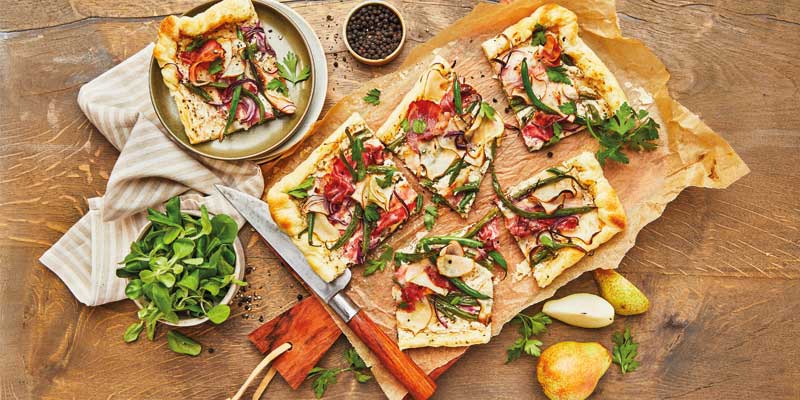 Tarte mit Birnen, Bohnen und Speck