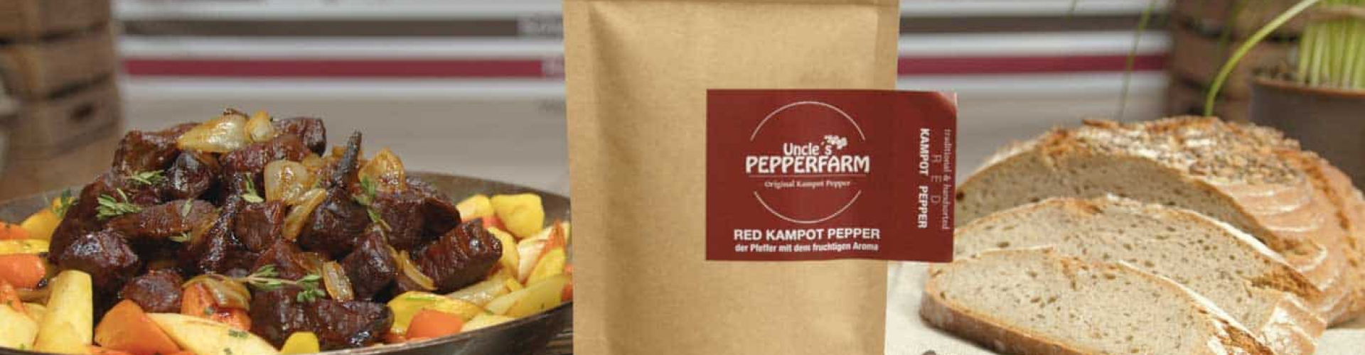 Farmergulasch mit langem roten Pfeffer